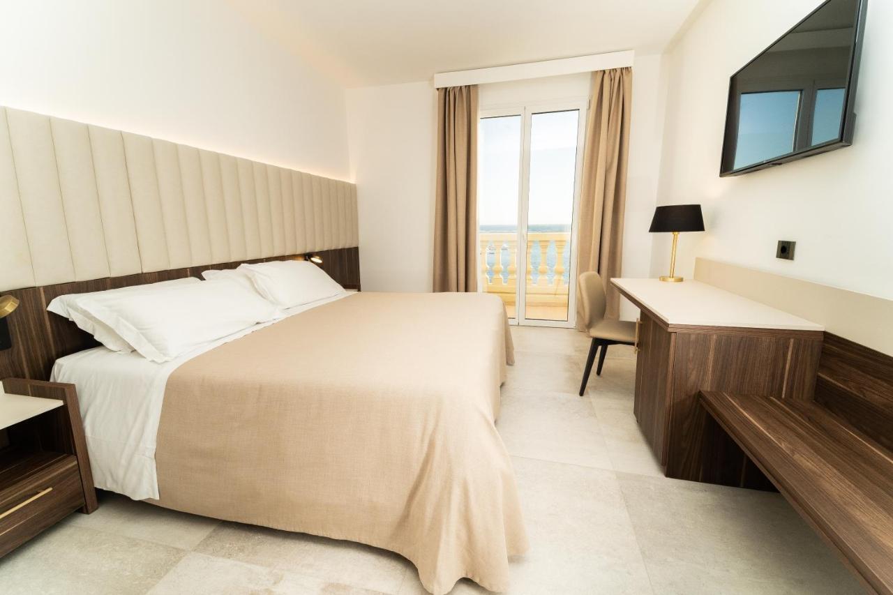 Hotel Falli Porto Cesareo Exteriör bild