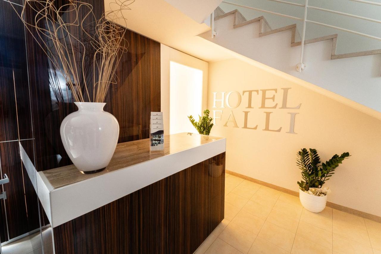 Hotel Falli Porto Cesareo Exteriör bild