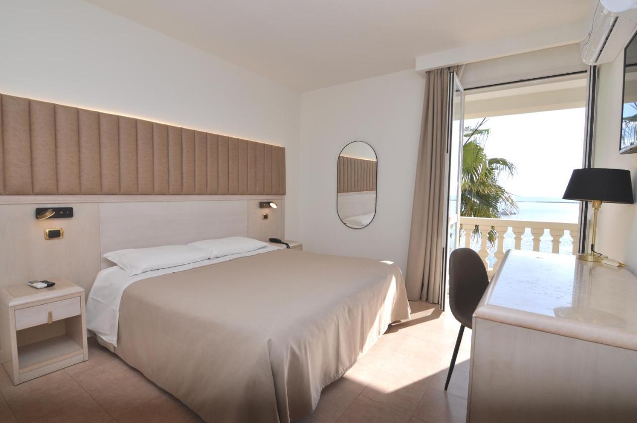Hotel Falli Porto Cesareo Exteriör bild