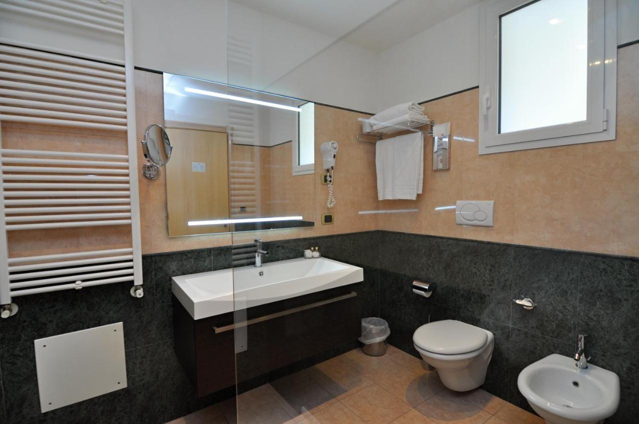 Hotel Falli Porto Cesareo Exteriör bild